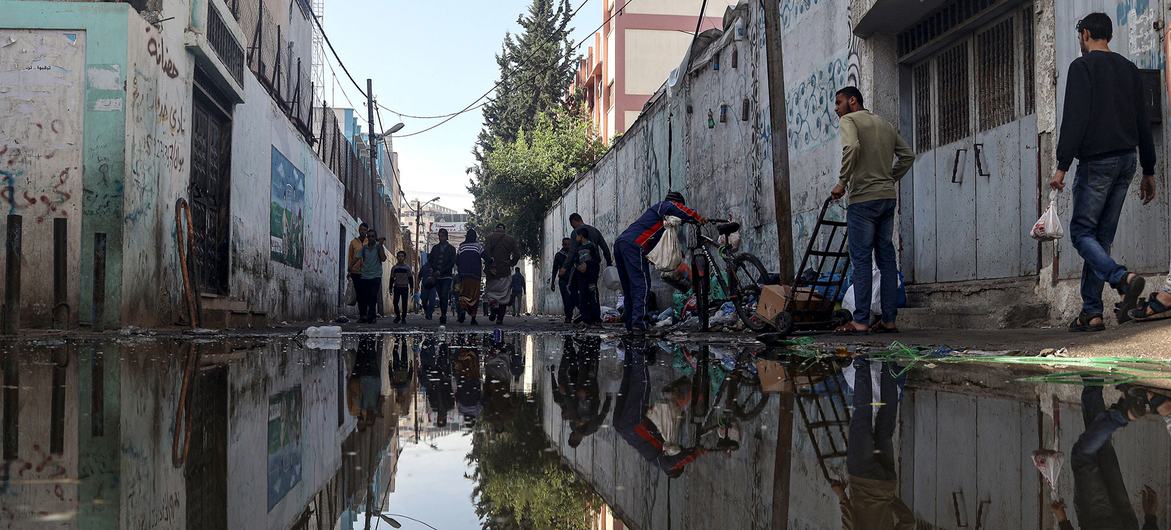 الأمطار الغزيرة تفاقم معاناة أهل غزة وتزيد مخاوف من تفشي الأمراض